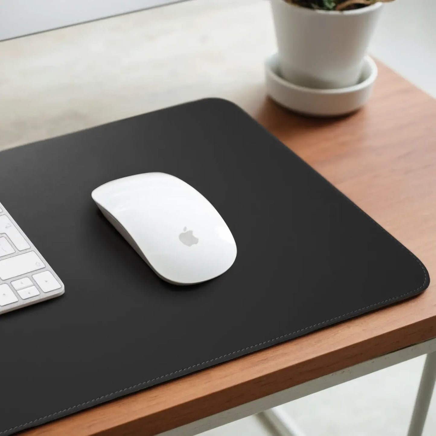 Leather Desk Pad – Premium Leather Desk Mat for Office and Home, Elegant Desk Mat and Writing Pad Maruse - Black