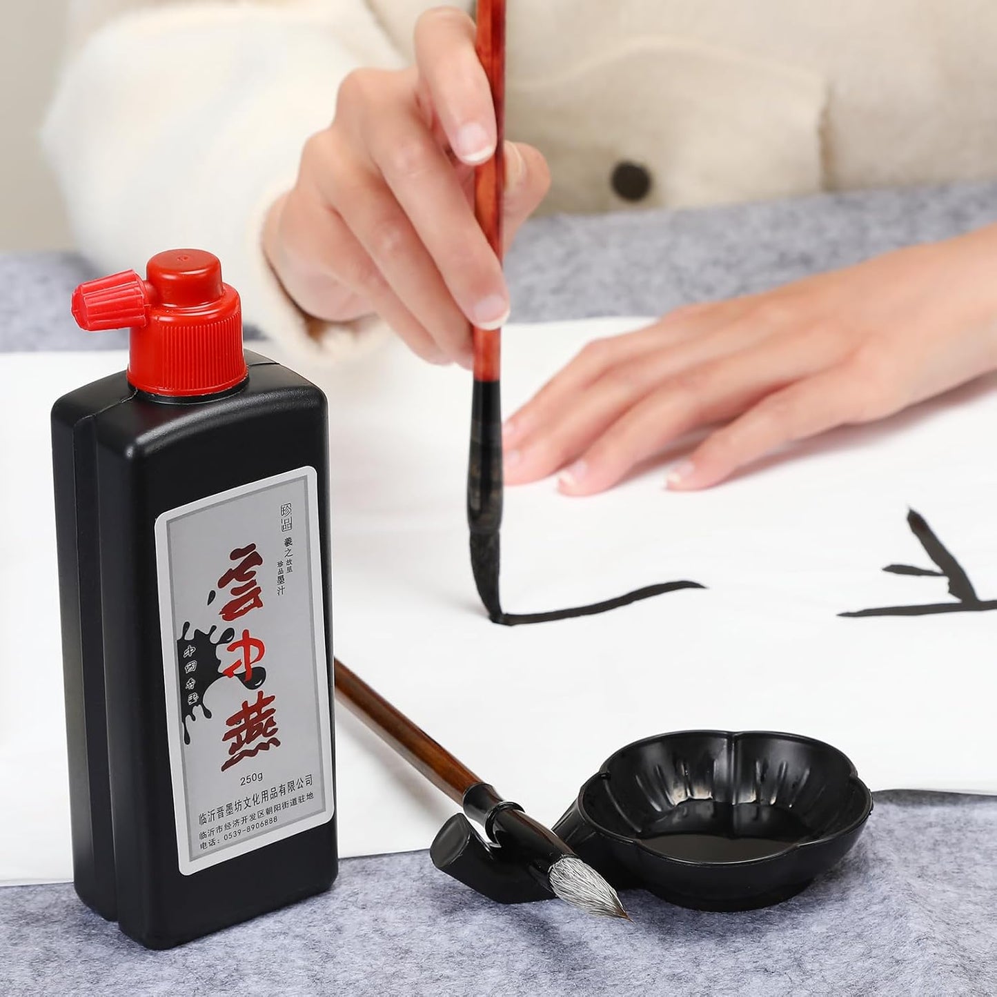MEGREZ Chinese Calligraphy Ink, Yun Zhong Yan Black Liquid Ink Sumi Ink for Beginners Writing and Drawing, Chinese Japanese Calligraphy Ink, 250ml(8.8 OZ)