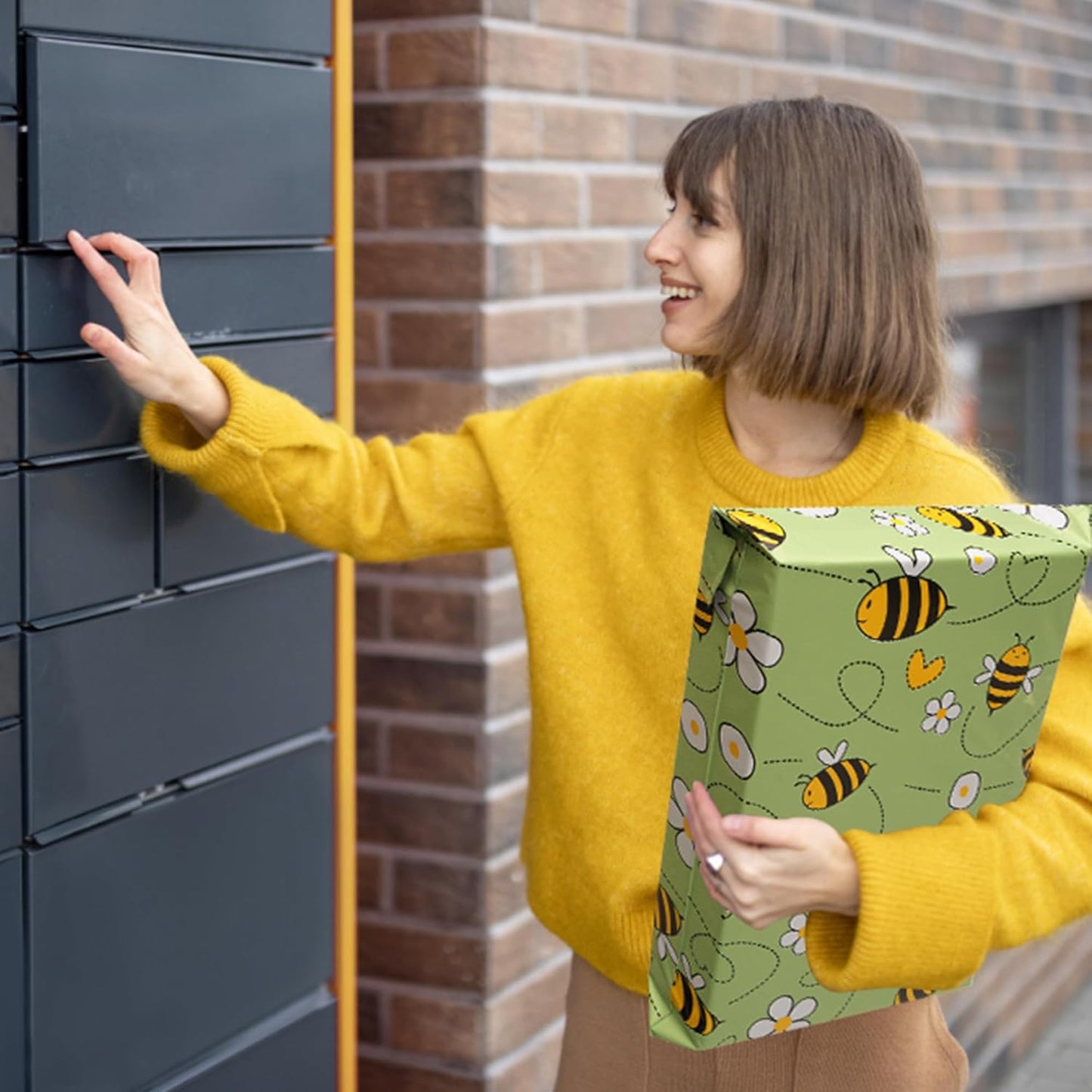 Poly Mailers 10x13 Inch 100 Pcs - Bee printed Shipping Bags, 2.4mil Thickness, Waterproof and Tear Resistant Mailing Envelopes, Self-Sealing Packaging Bags for Small Business