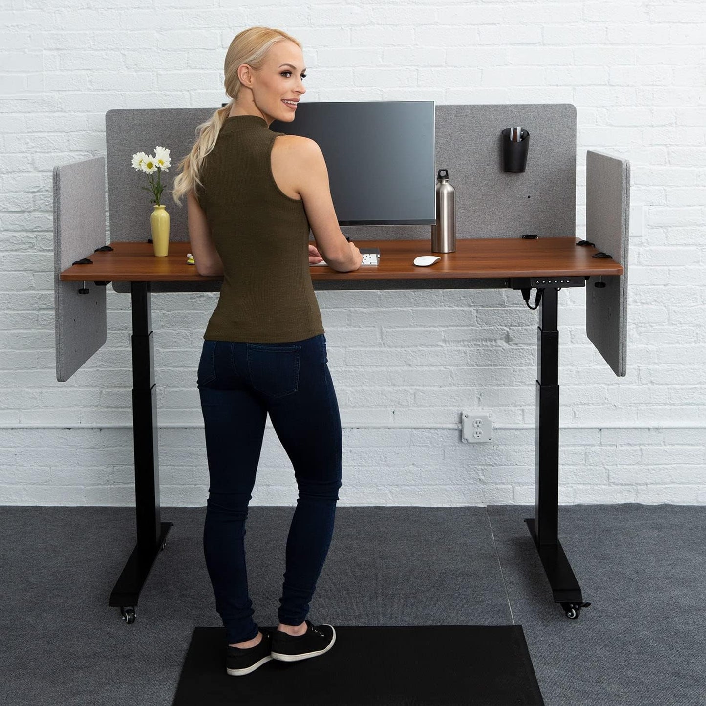 Stand Up Desk Store ReFocus Clamp-on Acoustic Desk Divider Privacy Panel That Reduces Noise and Visual Distractions (Cool Gray, 59" X 23.6")