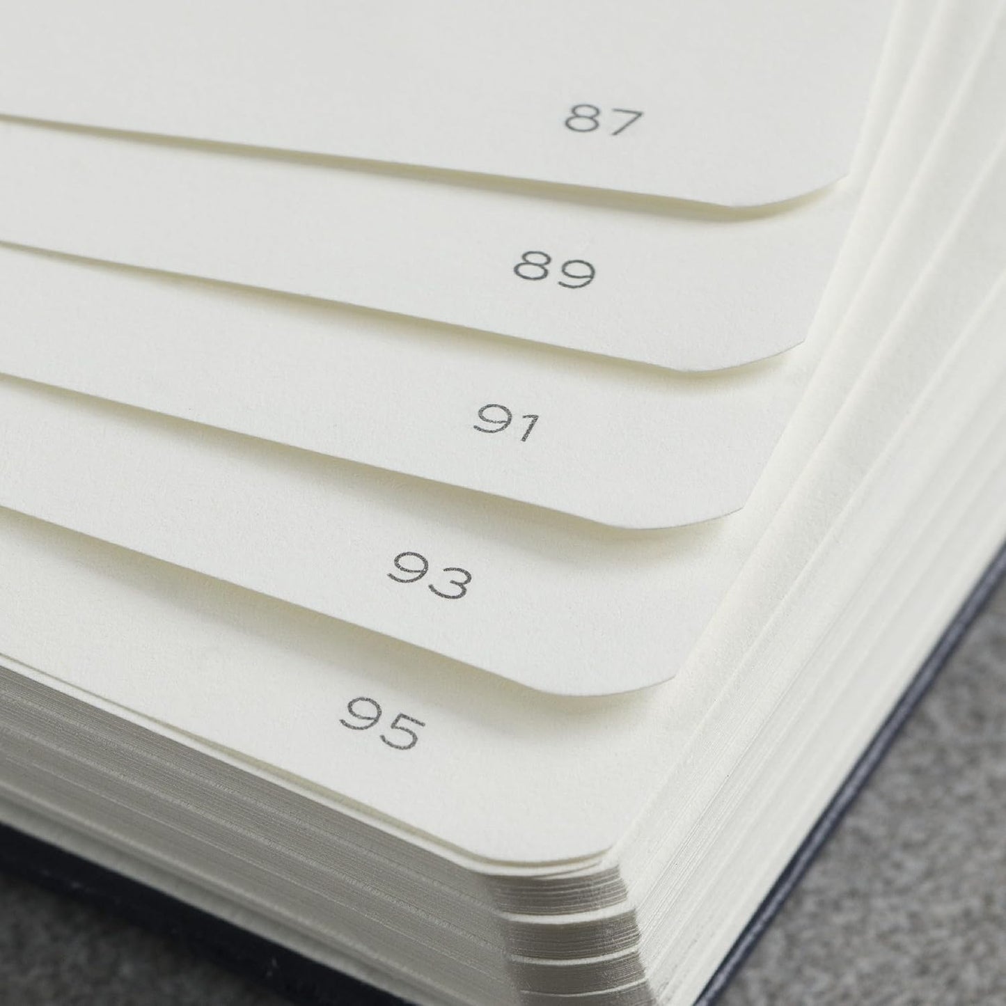 LEUCHTTURM1917 - Notebook Hardcover Medium A5-251 Numbered Pages for Writing and Journaling (Lemon, Plain)